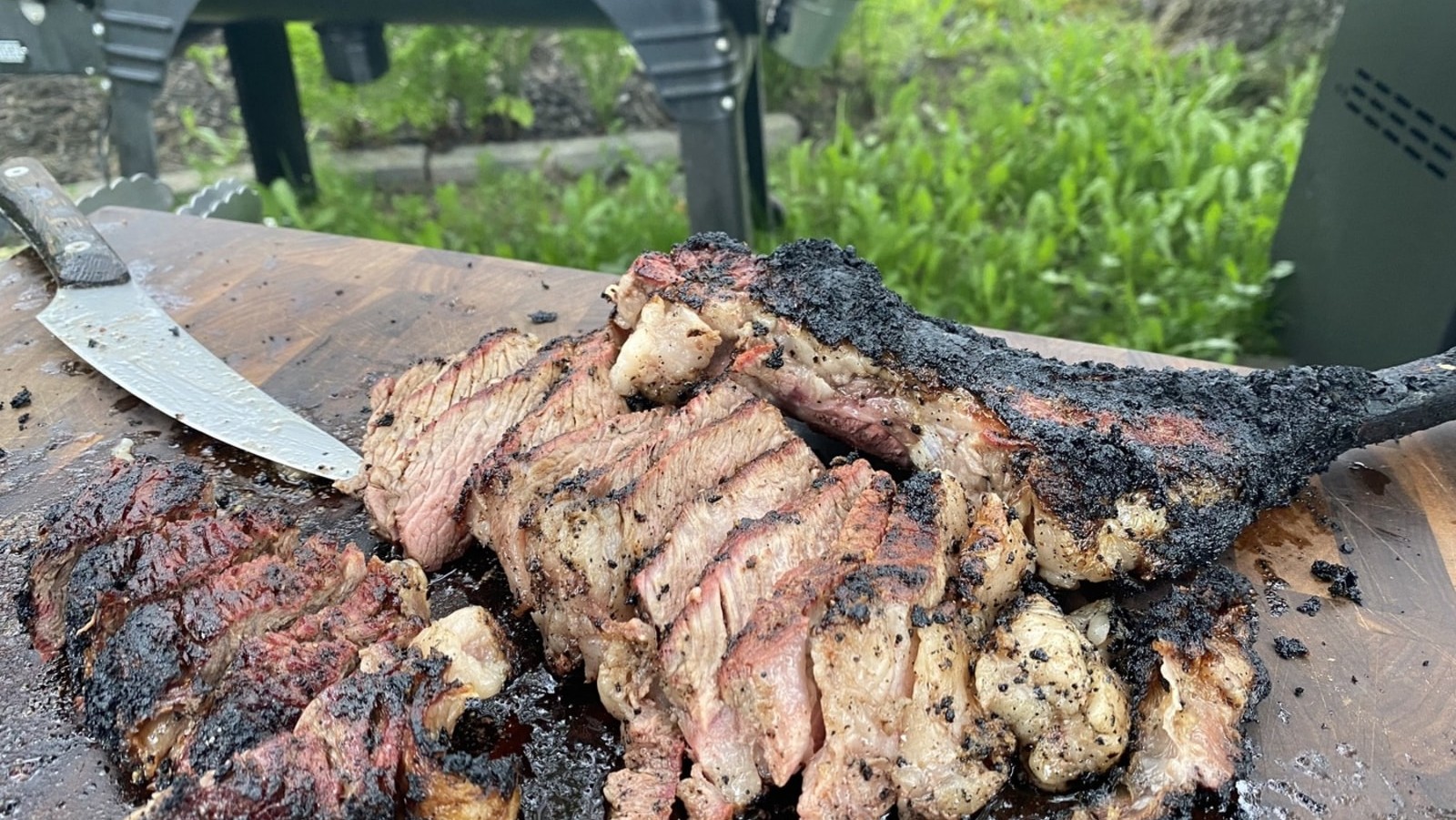 Image of TOMAHAWK CUIT DANS LA BRAISE