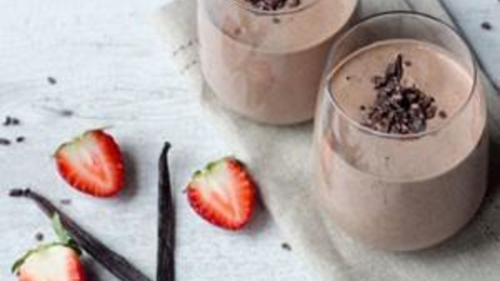 Image of Maca and chocolate smoothie with strawberries