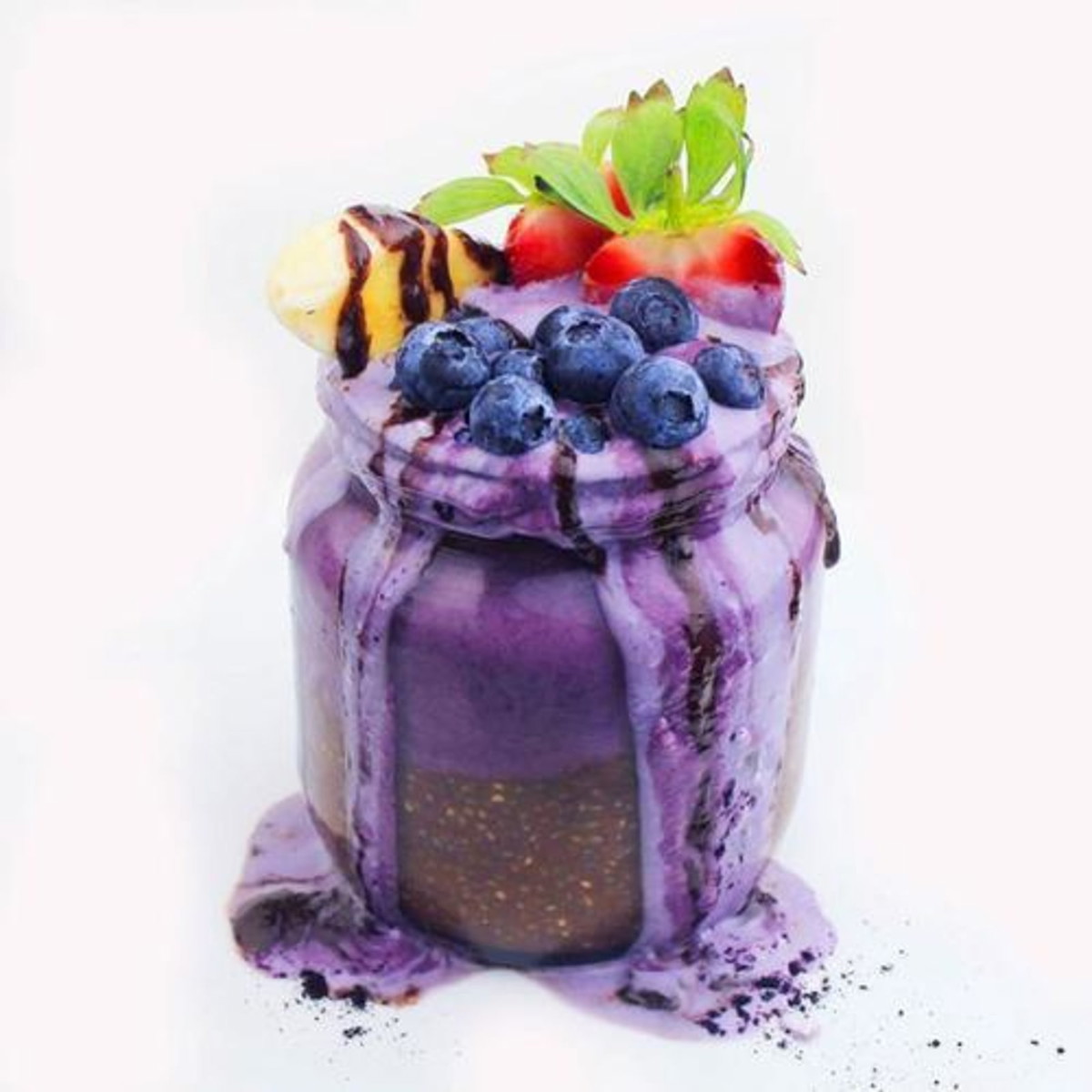 Chocolate chia pudding with creamy maqui