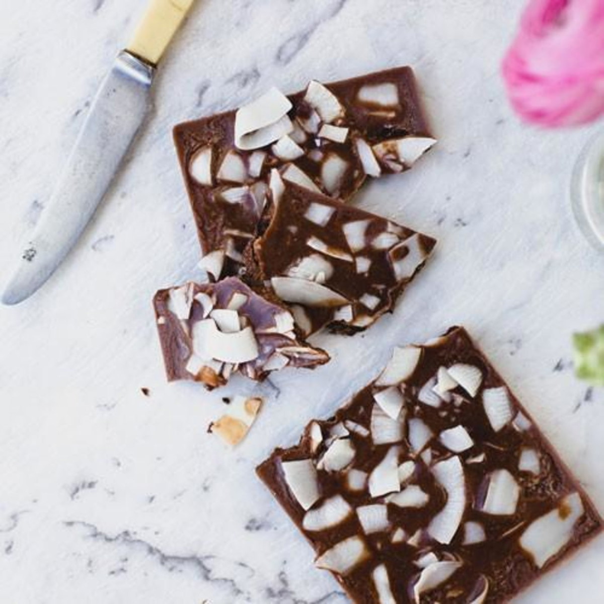 Maca coconut crunch raw chocolate