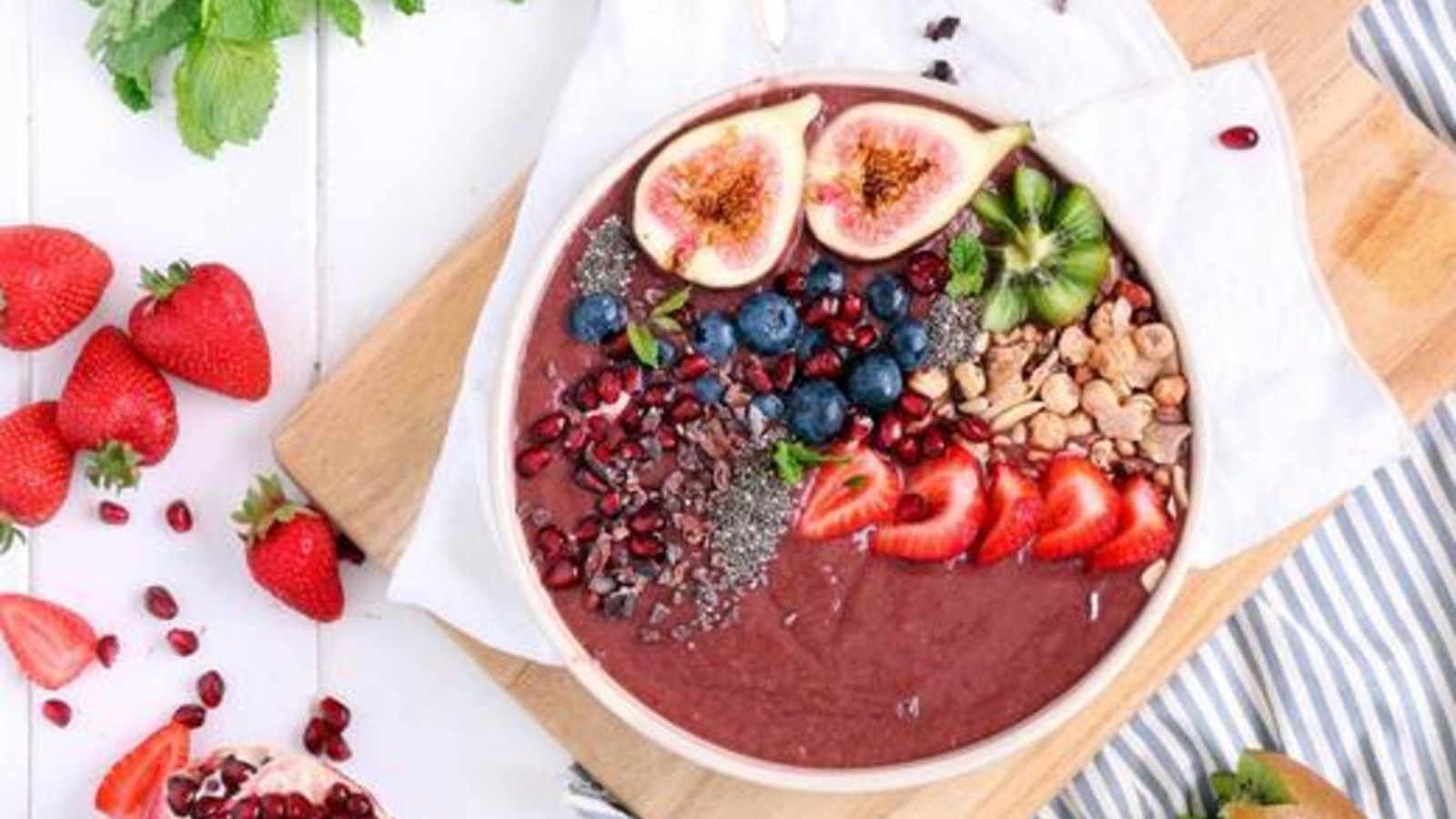 Image of Pear, Peach and Acai Smoothie Bowl