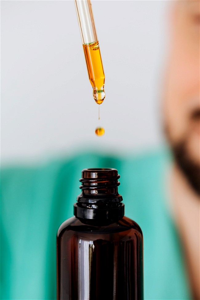 Image of Moisturizing Beard Oil With Sandalwood & Lemongrass