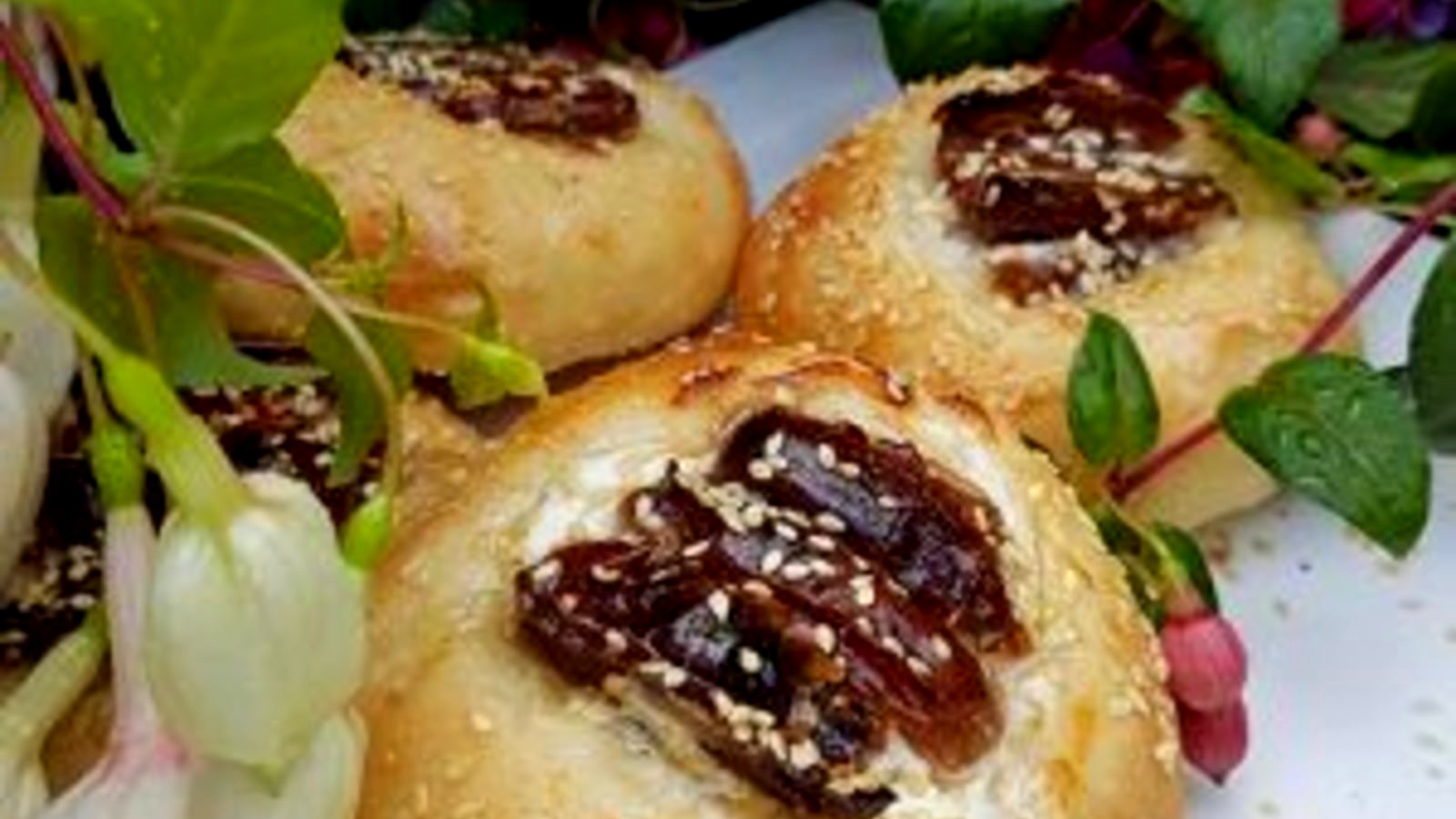 Image of Bialy Stuffed with Yoghurt and Dates