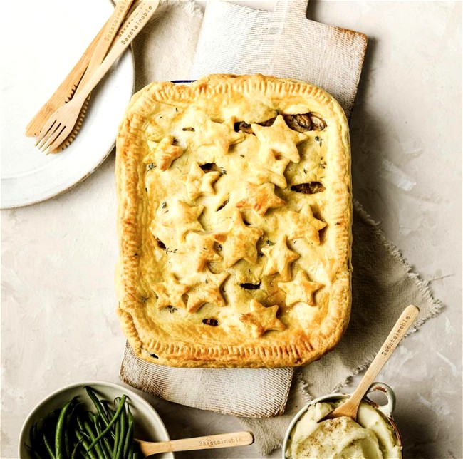 Image of Vegan Chicken, Bacon & Leek Pie