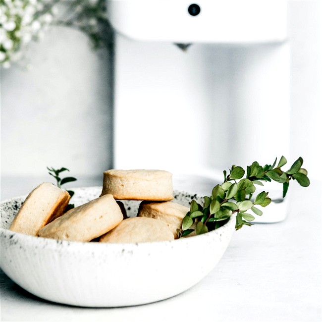 Image of Biscuits With Rosemary and Thyme