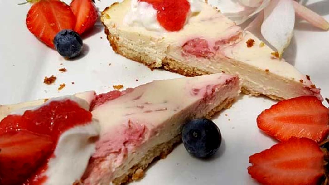Image of Strawberry Cheesecake with Almond Crust (Gluten-Free and Sugar-Free)