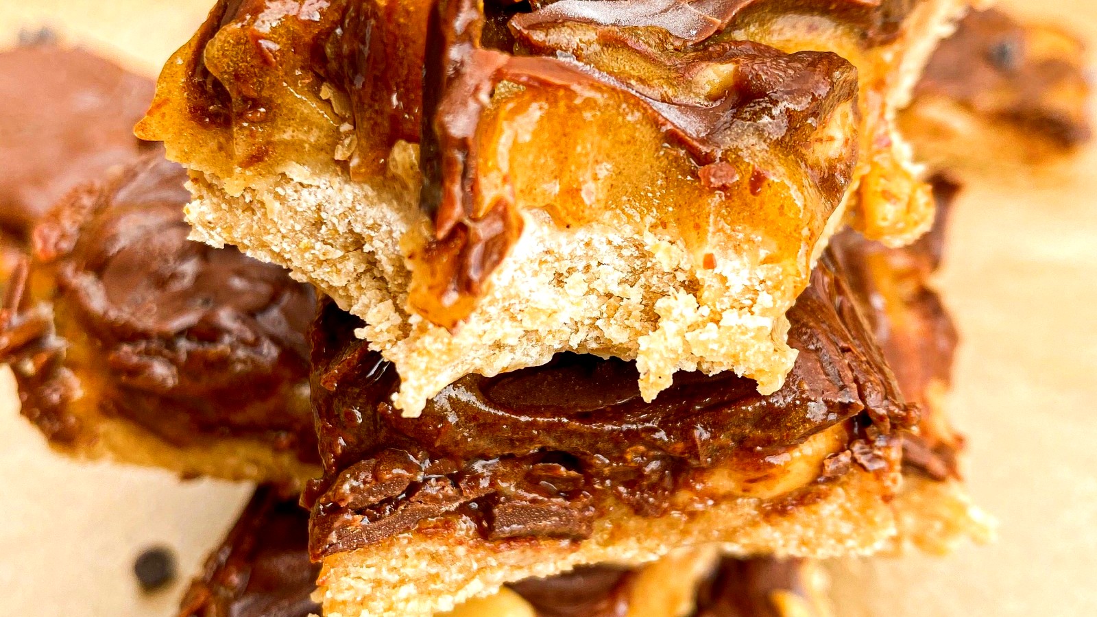 Image of SNICKERS-RIEGEL IM MAKECAKE-STYLE