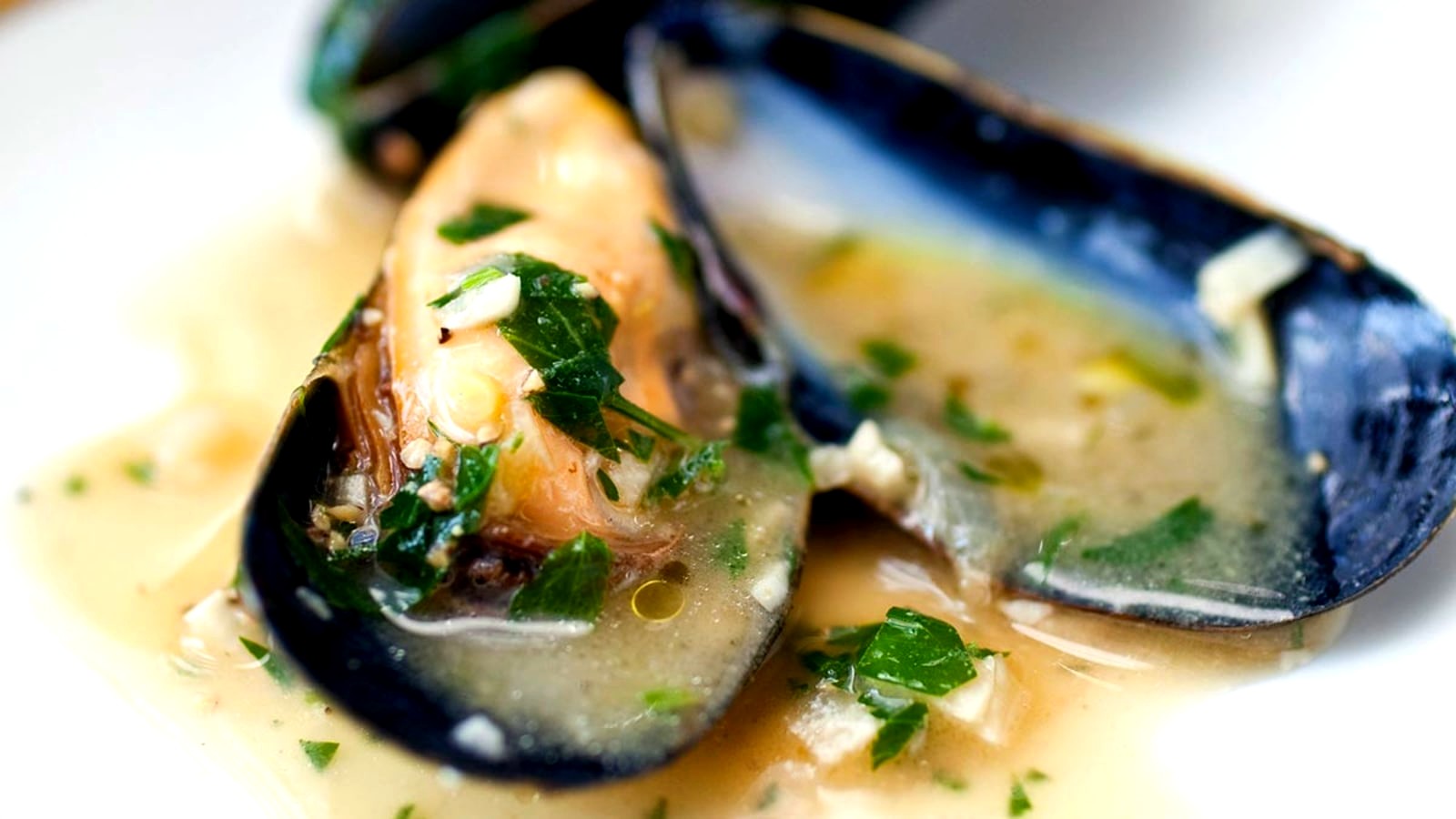 Image of Mussels Sautéed in White Wine, Butter & Kelp