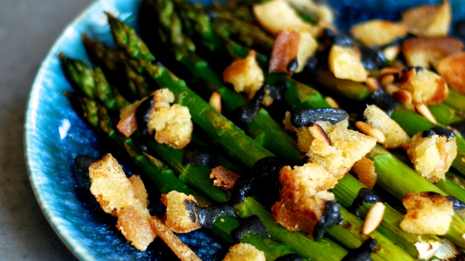Image of Asparagus with tahini bread and pine nuts