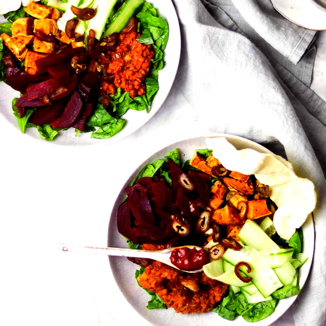 Image of Orientalische Bowl mit Linsen, gebackenen Süßkartoffeln und Moroc'n'Roll Sauce