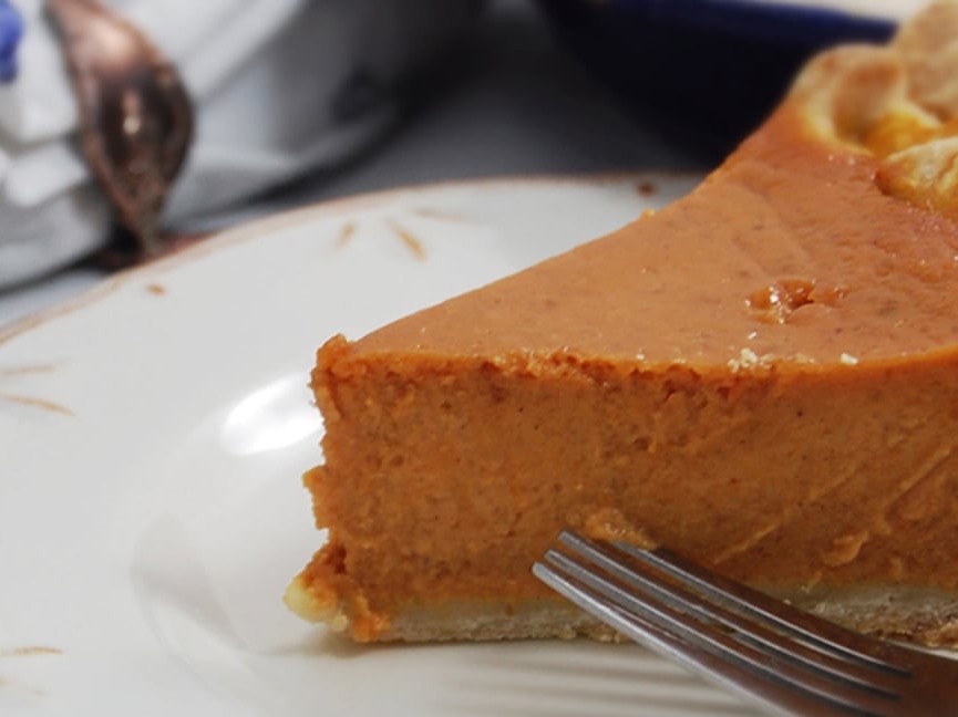 https://images.getrecipekit.com/v1626981616_pumpkin-pie_z1gube.jpg?aspect_ratio=4:3&quality=90&