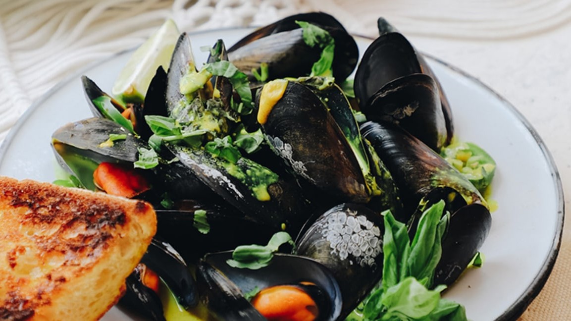 Image of Coconut Curry Mussels